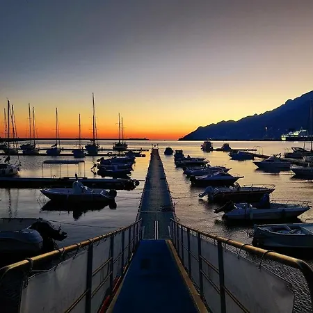 Salifornia アパート サレルノ