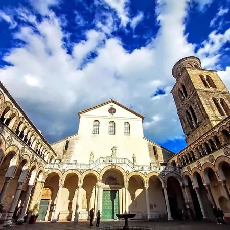 Salifornia アパート サレルノ